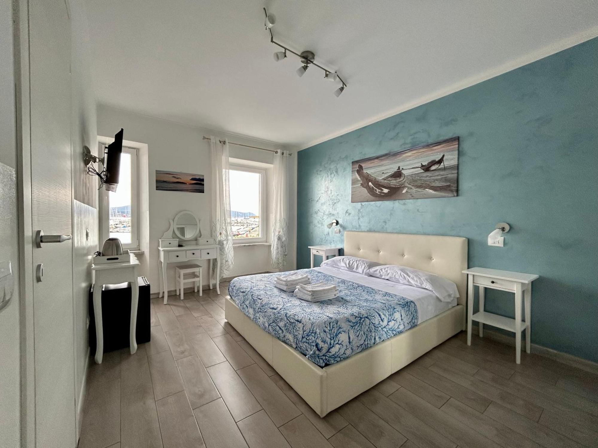 Fezzano / Portovenere Stilish Double Rooms With Sea View, Balcony Or Small Courtyard Exterior foto