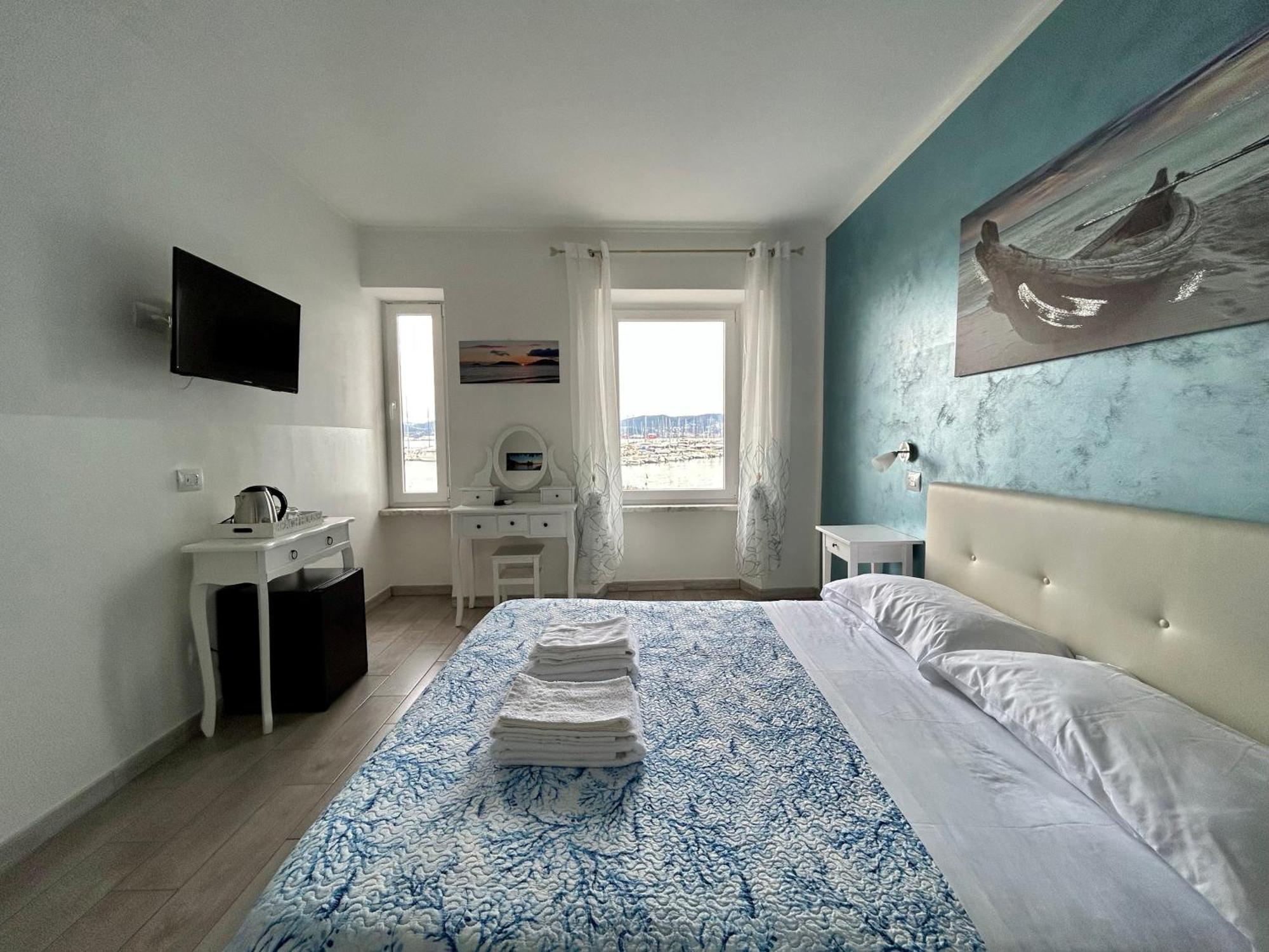 Fezzano / Portovenere Stilish Double Rooms With Sea View, Balcony Or Small Courtyard Exterior foto