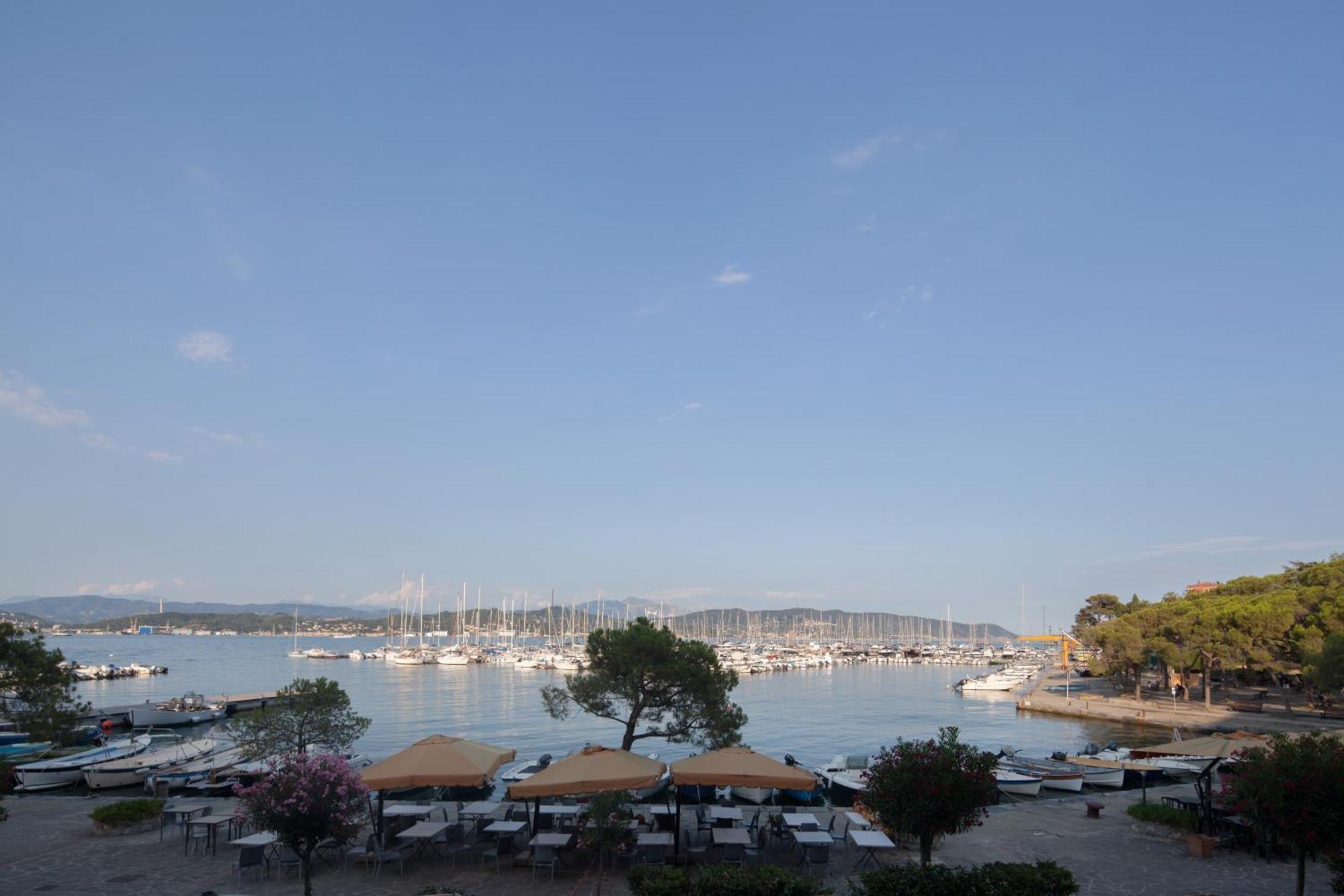 Fezzano / Portovenere Stilish Double Rooms With Sea View, Balcony Or Small Courtyard Exterior foto